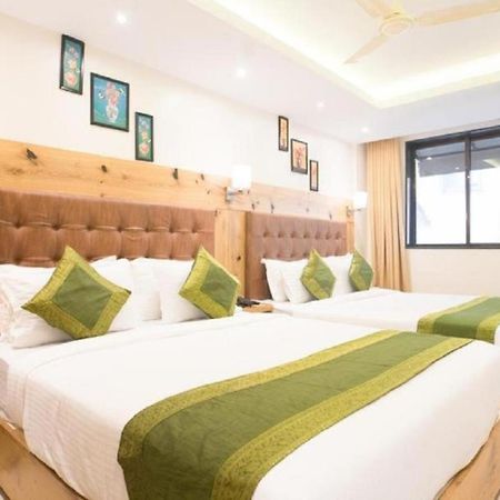 Hotel Sky Wood At Airport Neu-Delhi Exterior foto