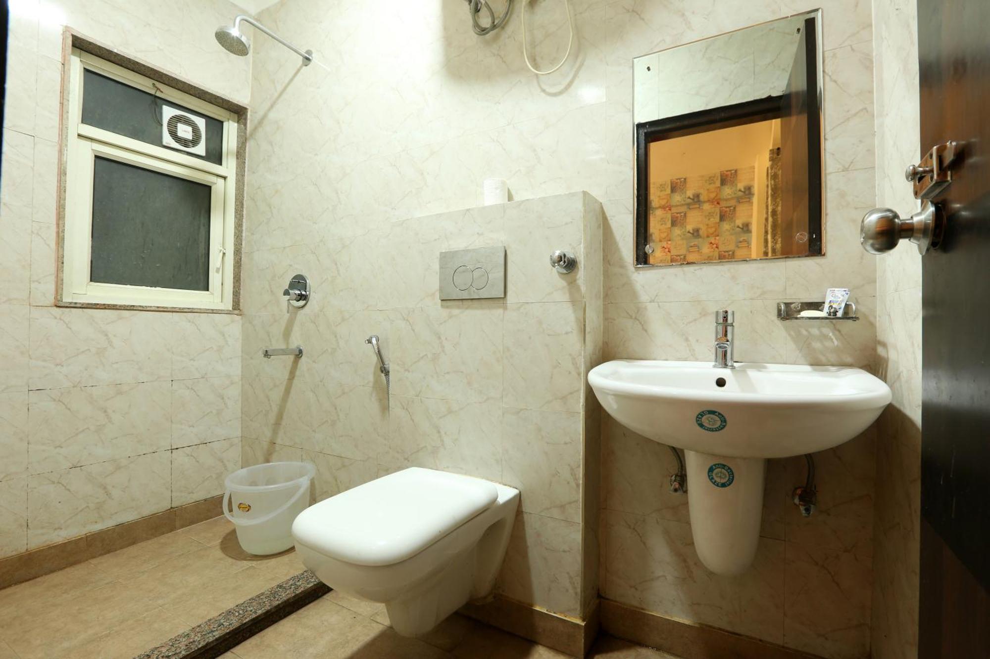 Hotel Sky Wood At Airport Neu-Delhi Exterior foto