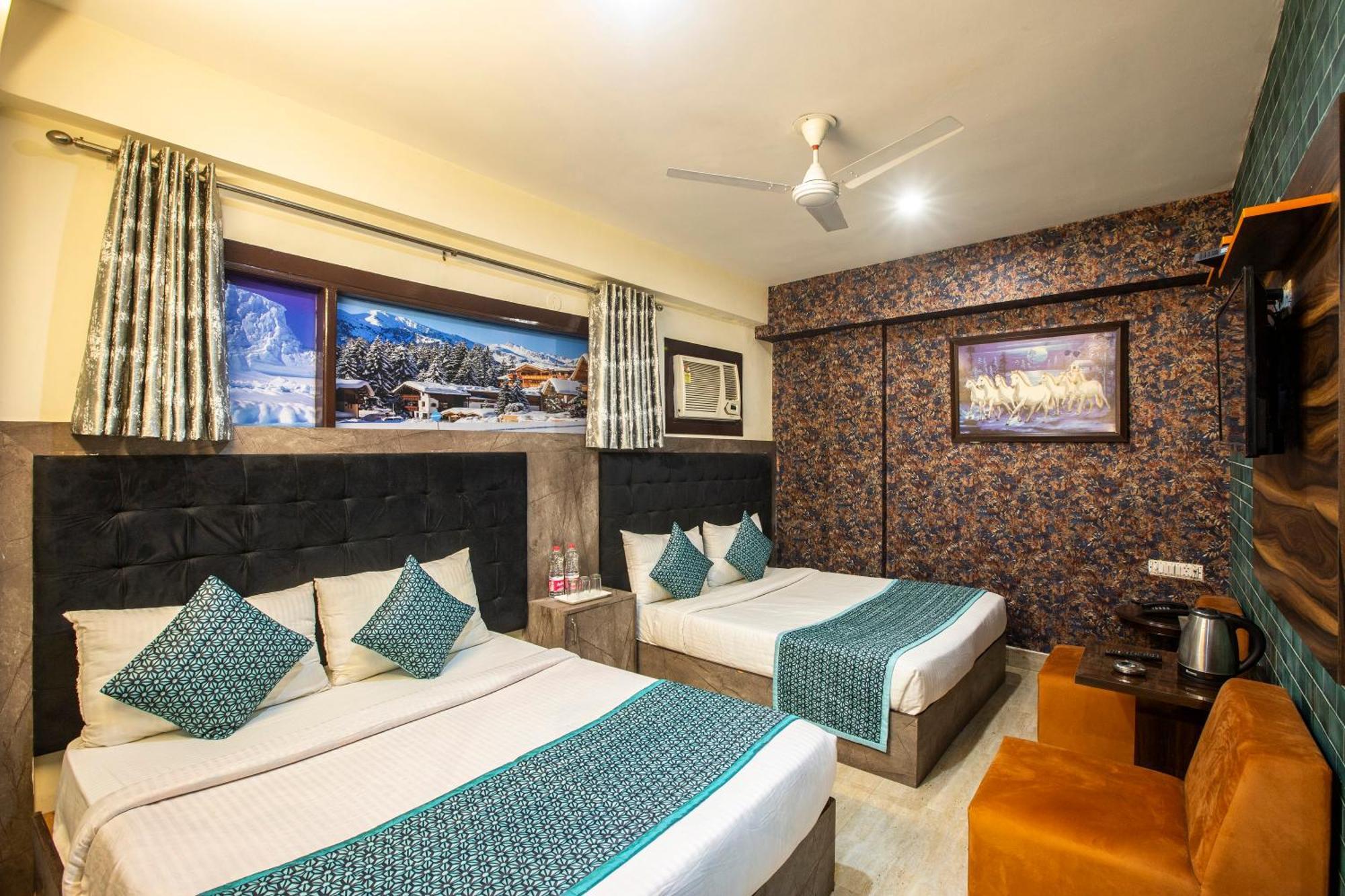 Hotel Sky Wood At Airport Neu-Delhi Exterior foto